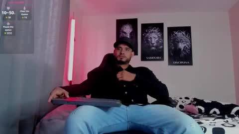 Snapshot of austintorres_ chatting on October 20, 2025, 9:59 pm AustinTorres online show from October 20, 2025, 9:59 pm