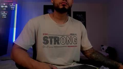 Snapshot of austintorres_ chatting on October 27, 2025, 8:35 pm AustinTorres online show from October 27, 2025, 8:35 pm