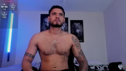 Snapshot of austintorres_ chatting on November 11, 2025, 12:32 am AustinTorres online show from November 11, 2025, 12:32 am