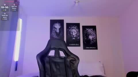 Snapshot of austintorres_ chatting on November 14, 2025, 12:42 am AustinTorres online show from November 14, 2025, 12:42 am