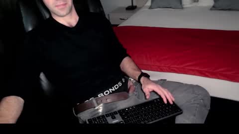 Snapshot of australopithas chatting on November 9, 2025, 12:14 pm australopithas online show from November 9, 2025, 12:14 pm