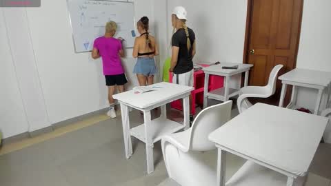 Snapshot of ava160207 chatting on January 10, 2026, 9:05 pm AVA online show from January 10, 2026, 9:05 pm