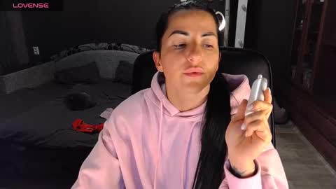 Ava online show from December 3, 2025, 1:31 pm