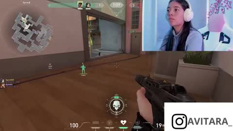 Snapshot of ava_broown chatting on December 22, 2025, 9:01 pm online show from December 22, 2025, 9:01 pm