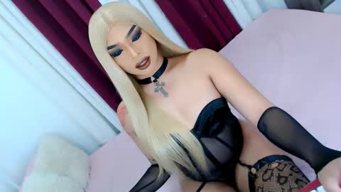 Snapshot of ava_lux chatting on October 25, 2025, 10:12 am Ava online show from October 25, 2025, 10:12 am