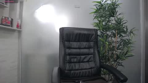 Snapshot of avablue_ chatting on February 7, 2026, 12:20 pm online show from February 7, 2026, 12:20 pm