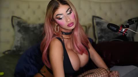 Snapshot of avalonnfoxx chatting on January 13, 2026, 4:29 am AvalonnFoxx online show from January 13, 2026, 4:29 am