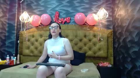 Snapshot of avanahomi chatting on September 10, 2025, 10:59 am avanahomi online show from September 10, 2025, 10:59 am