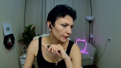 Snapshot of avasaturnian chatting on February 20, 2026, 8:27 am avasaturnian online show from February 20, 2026, 8:27 am