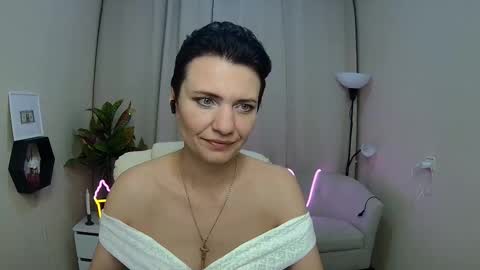 Snapshot of avasaturnian chatting on March 5, 2026, 10:44 am avasaturnian online show from March 5, 2026, 10:44 am