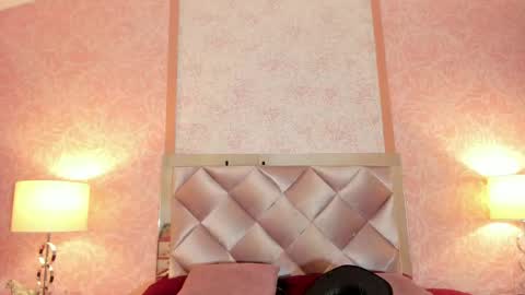 avawhiite online show from November 17, 2025, 7:30 pm