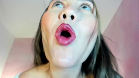 avawhiite online show from March 18, 2026, 6:33 pm