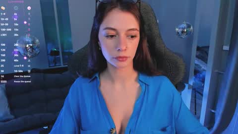 Avie online show from October 21, 2025, 9:15 pm