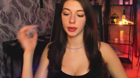 Avie online show from October 28, 2025, 7:27 pm