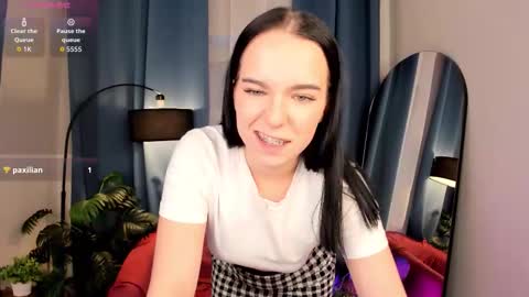 Avelyne online show from October 14, 2025, 2:07 pm