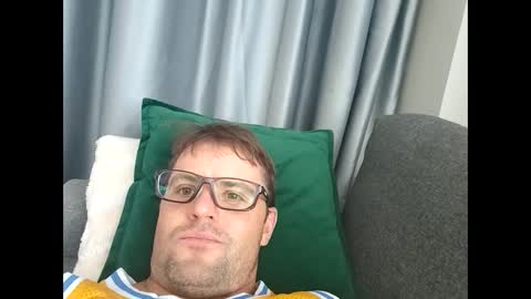 Snapshot of averagejoe2025 chatting on October 3, 2025, 4:31 am averagejoe2025 online show from October 3, 2025, 4:31 am