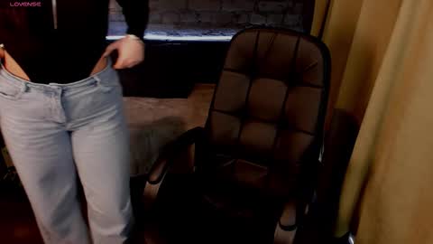 Snapshot of avery_flores chatting on December 16, 2025, 11:21 pm Avery online show from December 16, 2025, 11:21 pm