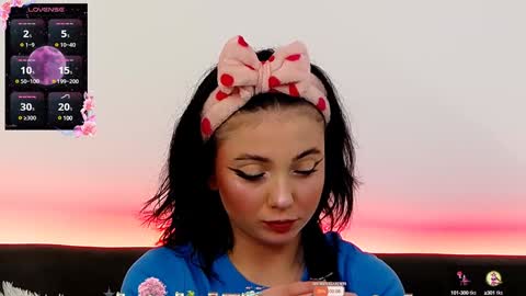 Snapshot of averywillow chatting on February 7, 2025, 7:27 pm AveryWillow online show from February 7, 2025, 7:27 pm