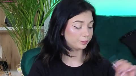 Snapshot of averywillow chatting on November 2, 2025, 7:55 am AveryWillow online show from November 2, 2025, 7:55 am