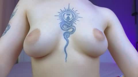 Snapshot of avgustina_love chatting on February 4, 2026, 10:43 am avgustina_love online show from February 4, 2026, 10:43 am