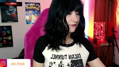 Snapshot of avi_frost chatting on January 10, 2025, 10:06 am Saraaaa independent model 3 online show from January 10, 2025, 10:06 am