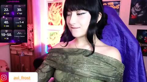 Snapshot of avi_frost chatting on March 5, 2025, 5:29 am Saraaaa independent model 3 online show from March 5, 2025, 5:29 am