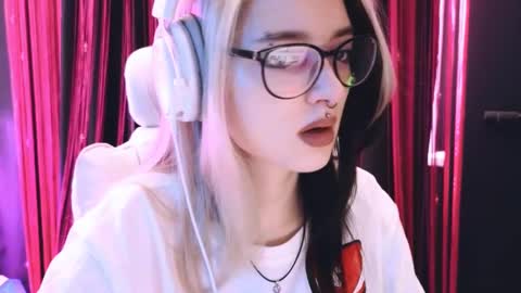 Avriel online show from February 26, 2025, 2:59 am