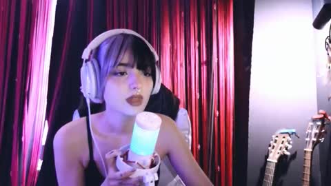 Avriel online show from October 19, 2025, 5:08 am