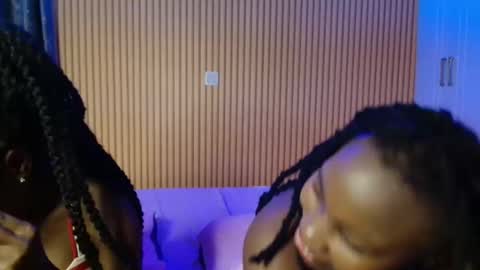 Snapshot of avian_talya chatting on November 19, 2025, 3:45 pm Avian online show from November 19, 2025, 3:45 pm