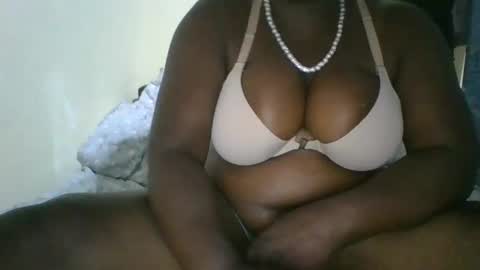 Snapshot of avril254 chatting on October 19, 2025, 5:57 pm avril254 online show from October 19, 2025, 5:57 pm