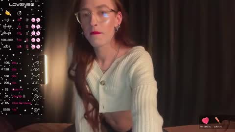 avril_pearly_ online show from February 25, 2025, 9:57 pm