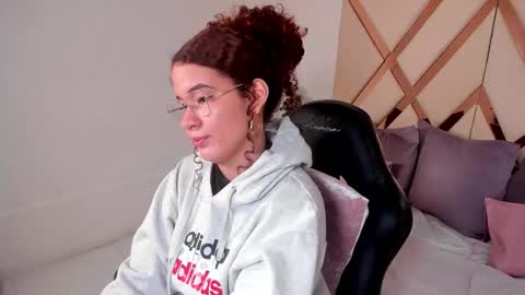 Avril  online show from December 22, 2025, 11:51 am