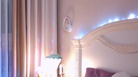 Snapshot of avrora_lew_ chatting on January 17, 2026, 8:23 pm Avrora Inst online show from January 17, 2026, 8:23 pm