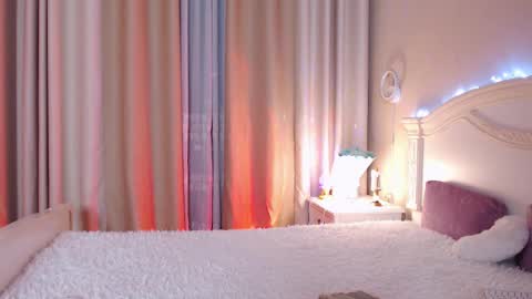 Snapshot of avrora_lew_ chatting on February 6, 2026, 12:59 am Avrora Inst online show from February 6, 2026, 12:59 am