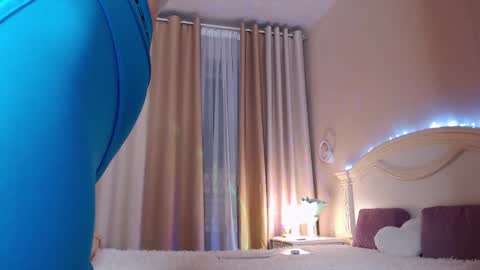 Snapshot of avrora_lew_ chatting on February 18, 2026, 10:28 pm Avrora Inst online show from February 18, 2026, 10:28 pm