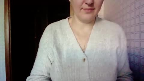 Snapshot of awesomeladyy chatting on January 14, 2026, 8:09 am awesomeladyy online show from January 14, 2026, 8:09 am