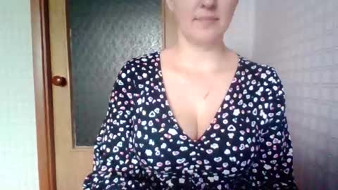 Snapshot of awesomeladyy chatting on February 6, 2026, 8:51 am awesomeladyy online show from February 6, 2026, 8:51 am