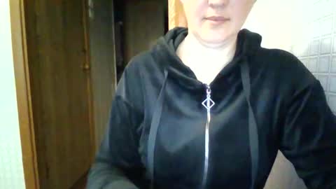awesomeladyy online show from May 12, 2026, 9:17 am