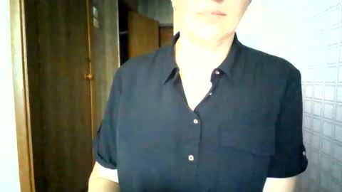 awesomeladyy online show from June 6, 2026, 7:35 am