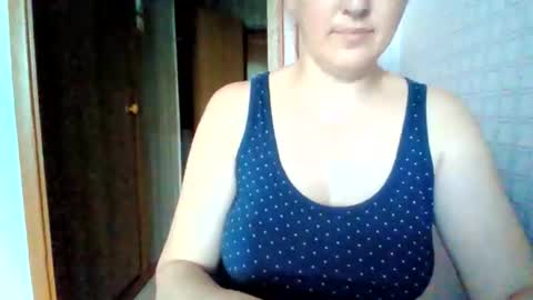 awesomeladyy online show from June 9, 2026, 9:21 am