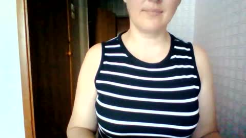 awesomeladyy online show from June 11, 2026, 8:23 am