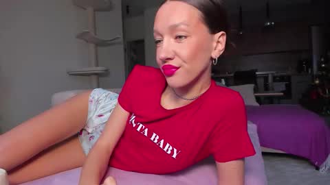 Awgustina online show from December 18, 2025, 8:42 am