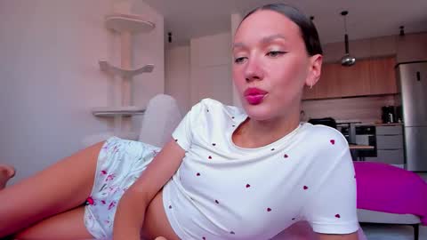 Awgustina online show from March 30, 2026, 9:32 am
