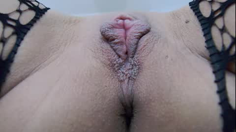 Snapshot of axarawilliams chatting on December 1, 2025, 9:25 am Alexa online show from December 1, 2025, 9:25 am