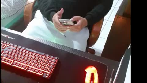 Snapshot of axel264 chatting on February 1, 2026, 8:51 pm Alex online show from February 1, 2026, 8:51 pm