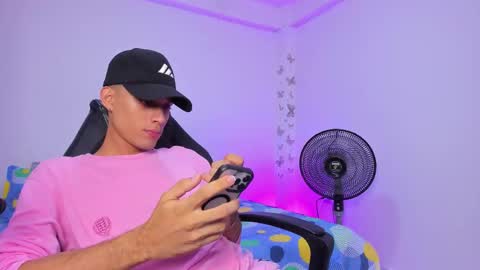 AXEL online show from November 28, 2025, 8:00 pm