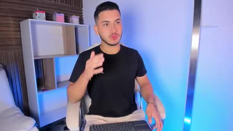 axel_grey_ online show from September 20, 2025, 12:39 pm