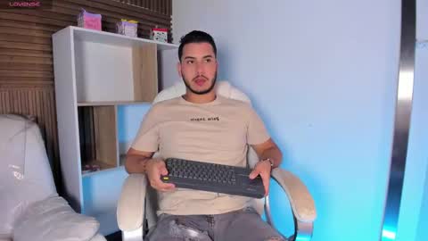 axel_grey_ online show from October 4, 2025, 12:25 pm