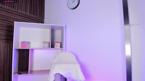 axel_grey_ online show from November 5, 2025, 1:00 pm