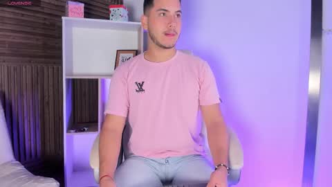 axel_grey_ online show from November 20, 2025, 12:16 pm